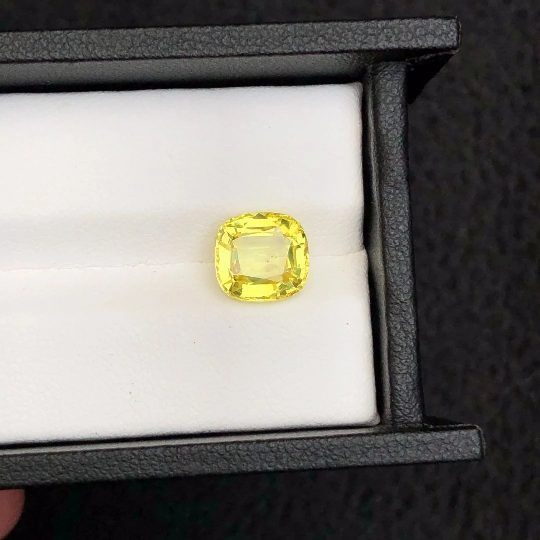 4.27 ct Natural Vivid Yellow Sapphire Cushion Shape Loose Gemstone — view 1